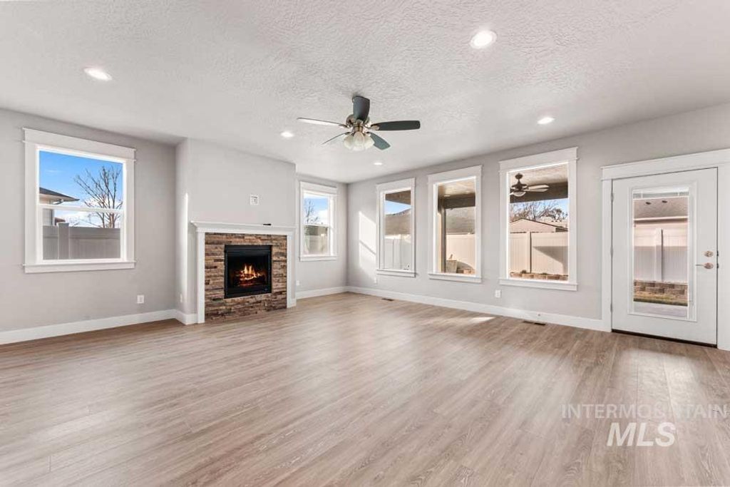 Photo of 81 S Daybreak Ave, Nampa, ID 83687 (MLS # 98975934)