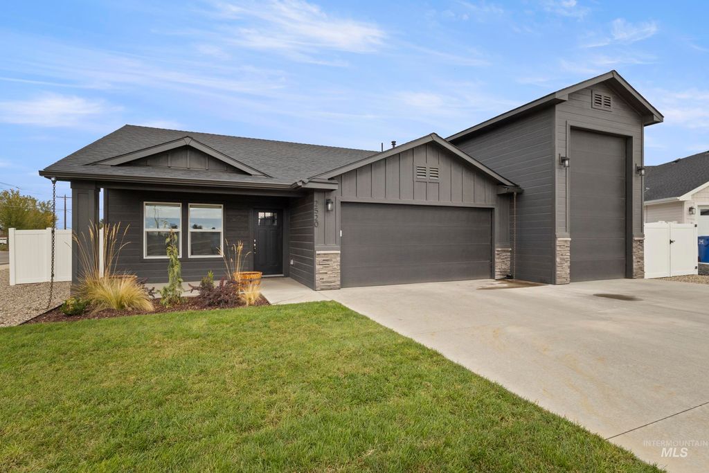 Photo of 2520 Day Dr, Fruitland, ID 83619 (MLS # 98965284)