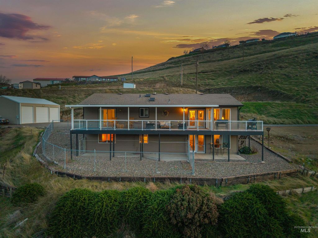 Photo of 1977 Golfview Dr, Clarkston, WA 99403 (MLS # 98977658)