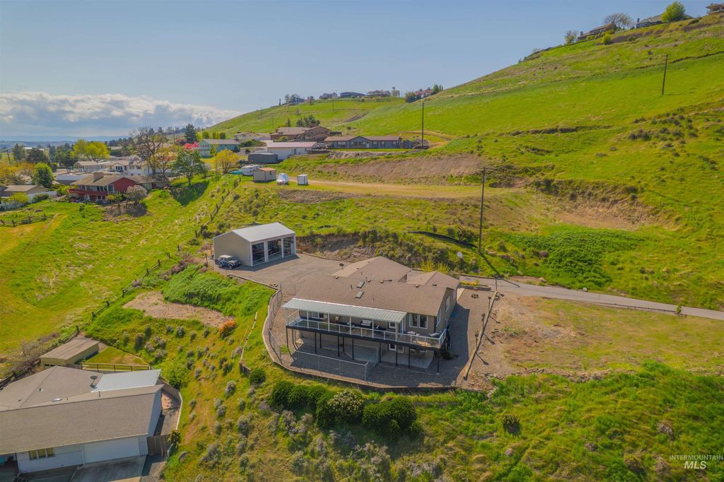 Photo of 1977 Golfview Dr, Clarkston, WA 99403 (MLS # 98977658)