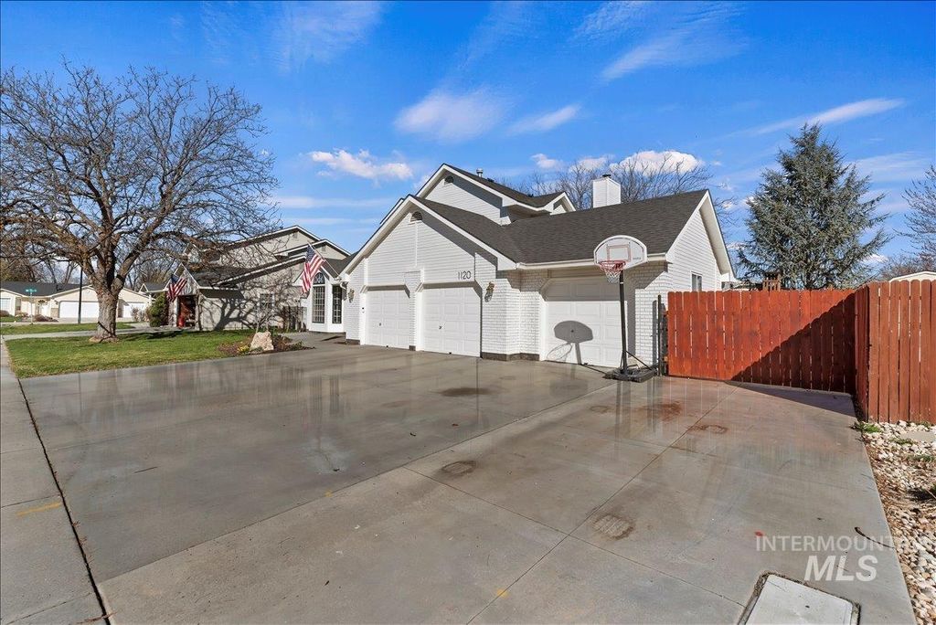 Photo of 1120 W Clarinda Dr, Meridian, ID 83642 (MLS # 98978234)