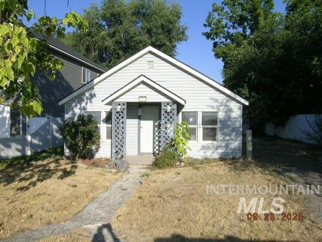 Photo of 519 20th Ave N Ave, Nampa, ID 83687 (MLS # 98963700)