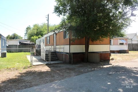 Photo of 415 E 44th St #5, Garden City, ID 83614 (MLS # 98951323)