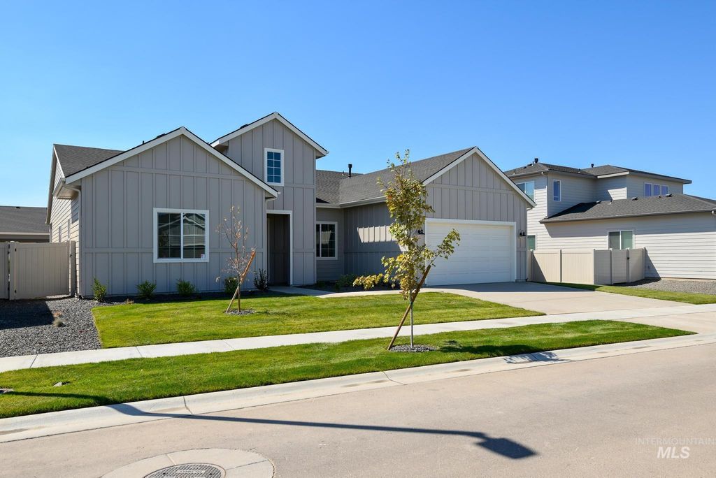 Photo of 5321 W River Oaks Dr, Meridian, ID 83646 (MLS # 98971316)