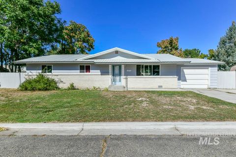 Photo of 1371 SW 11th Ave, Ontario, OR 97914 (MLS # 98963095)