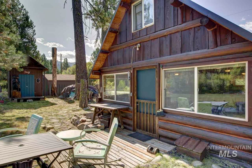 Photo of 36 Osprey Dr, Lowman, ID 83637 (MLS # 99000639)