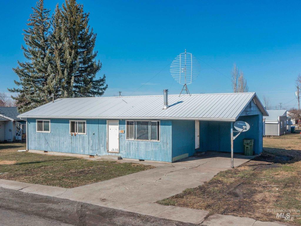 Photo of 425 W N 5th St, Grangeville, ID 83530 (MLS # 98976740)