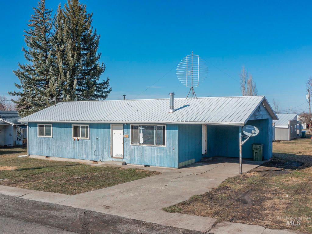 Photo of 425 W N 5th St, Grangeville, ID 83530 (MLS # 98976740)
