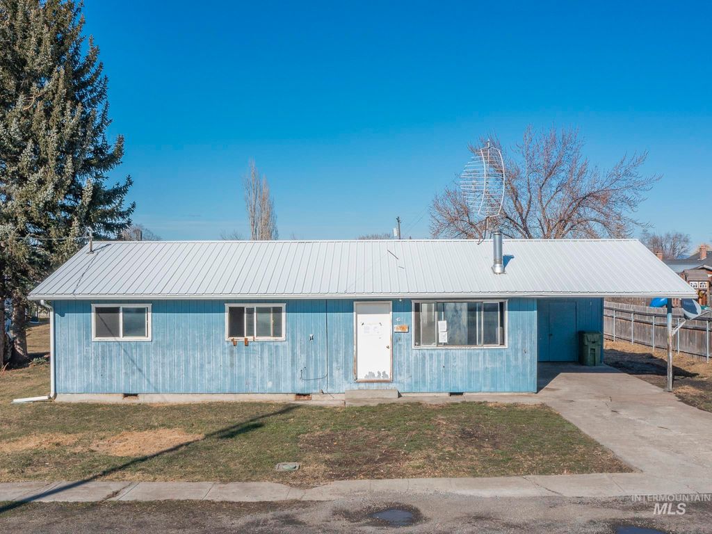 Photo of 425 W N 5th St, Grangeville, ID 83530 (MLS # 98976740)