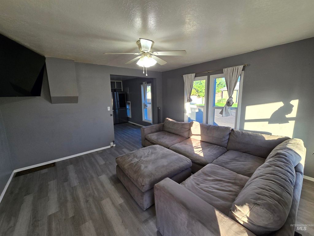Photo of 406 E 6th Ave, Twin Falls, ID 83301 (MLS # 98962563)