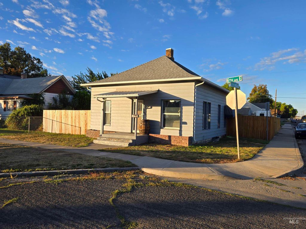 Photo of 406 E 6th Ave, Twin Falls, ID 83301 (MLS # 98962563)