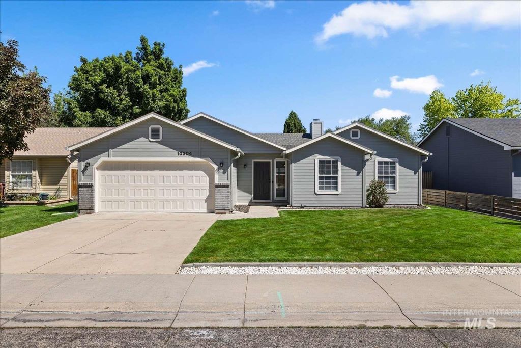 Photo of 10304 W Silver City St, Boise, ID 83704 (MLS # 98986632)