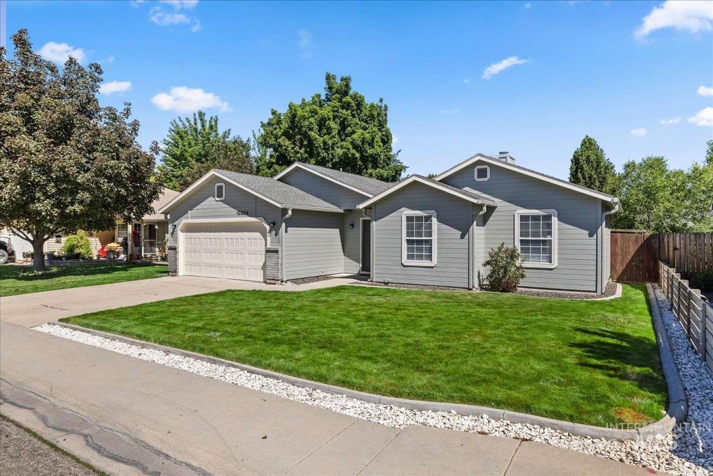 Photo of 10304 W Silver City St, Boise, ID 83704 (MLS # 98986632)