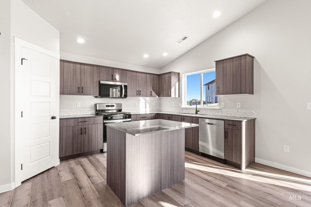 Photo of 5214 E Phelps Lake Dr, Nampa, ID 83687 (MLS # 98978443)