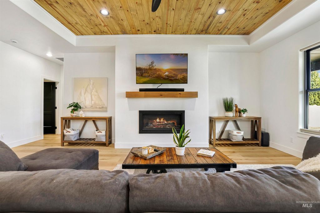 Photo of 2054 Red Rock Way, Twin Falls, ID 83301 (MLS # 98978508)