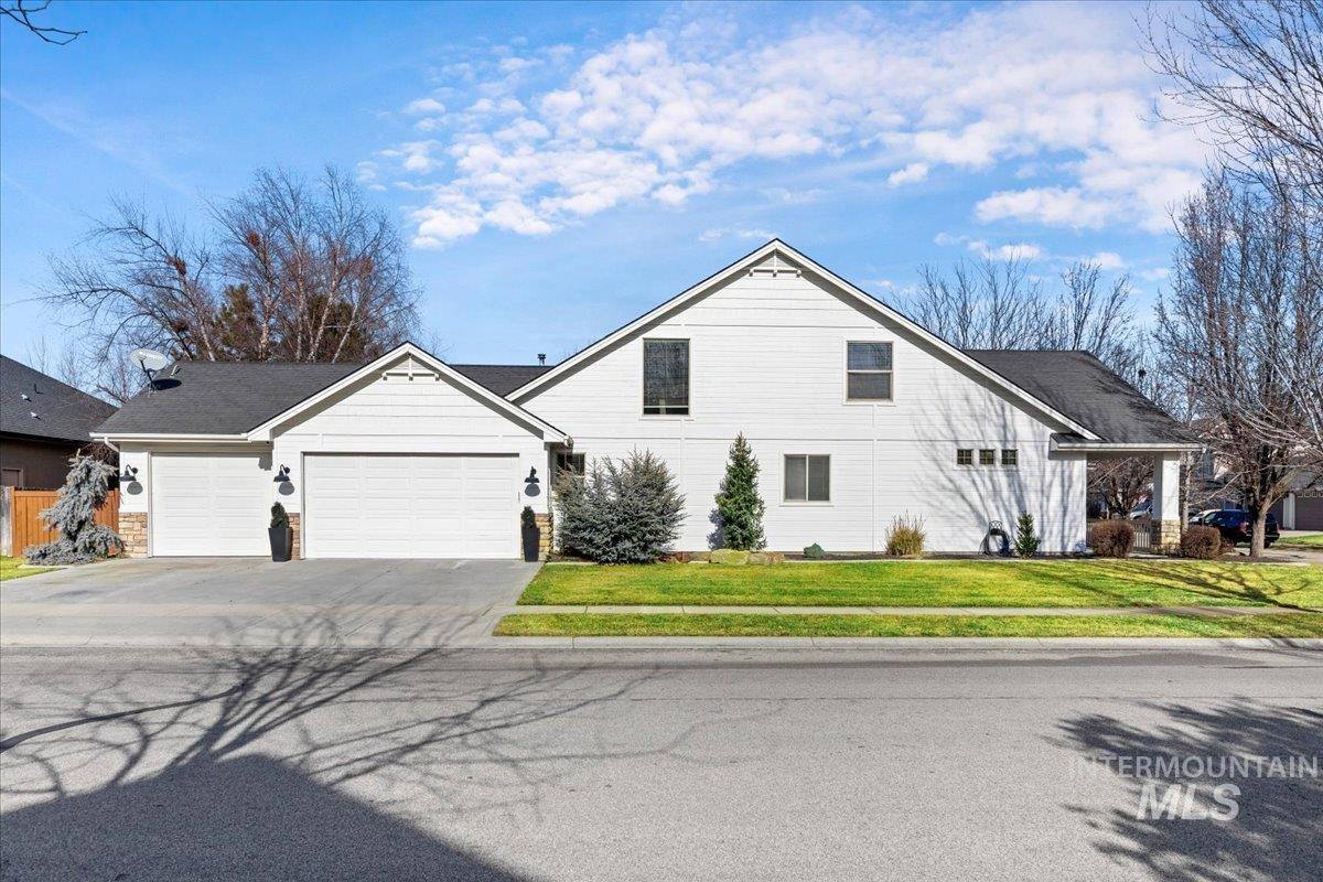 3651 N Legacy Woods Ave