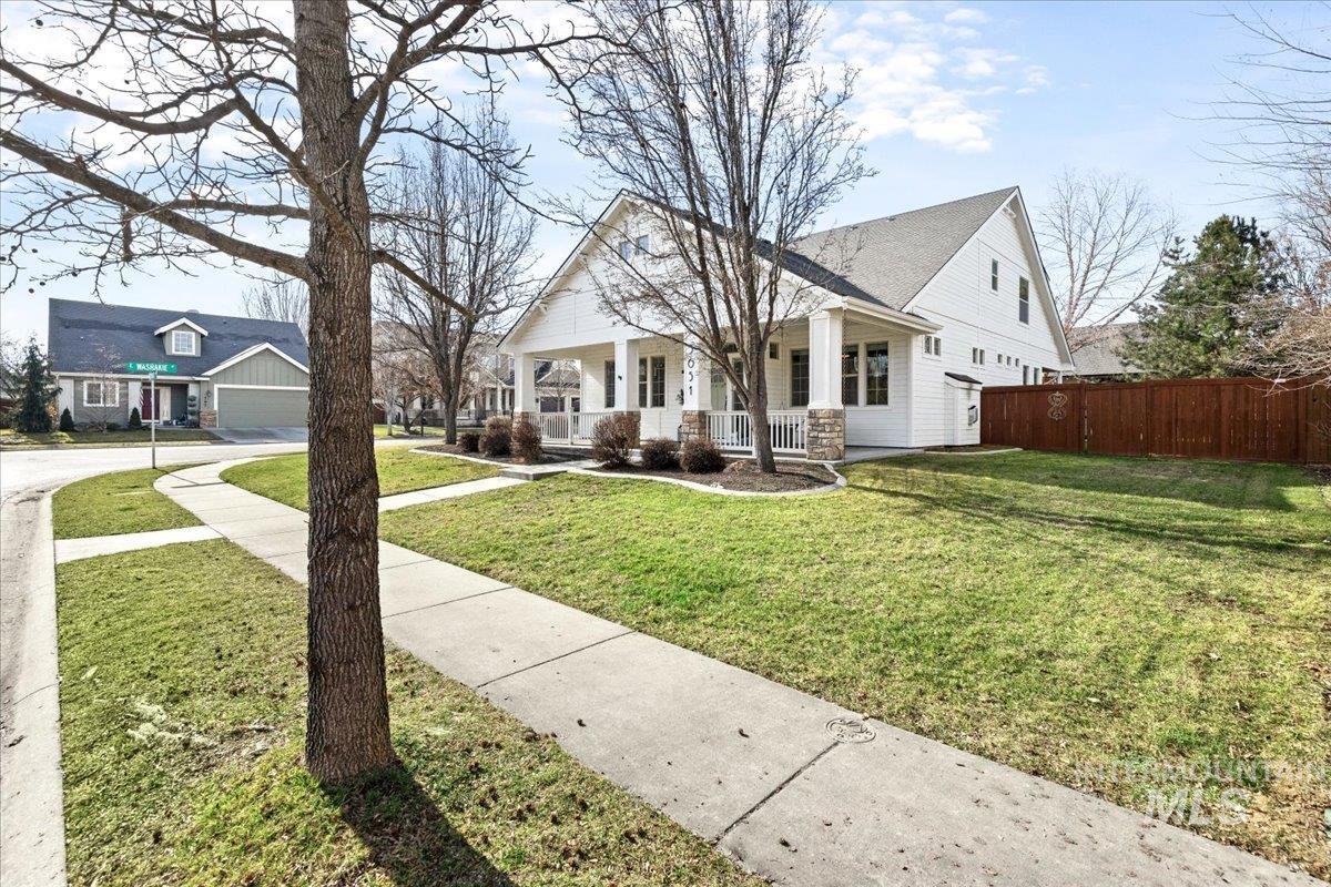 3651 N Legacy Woods Ave