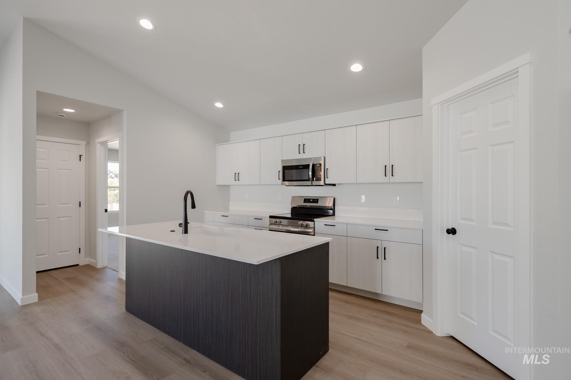 344 N Cranesbill Ave