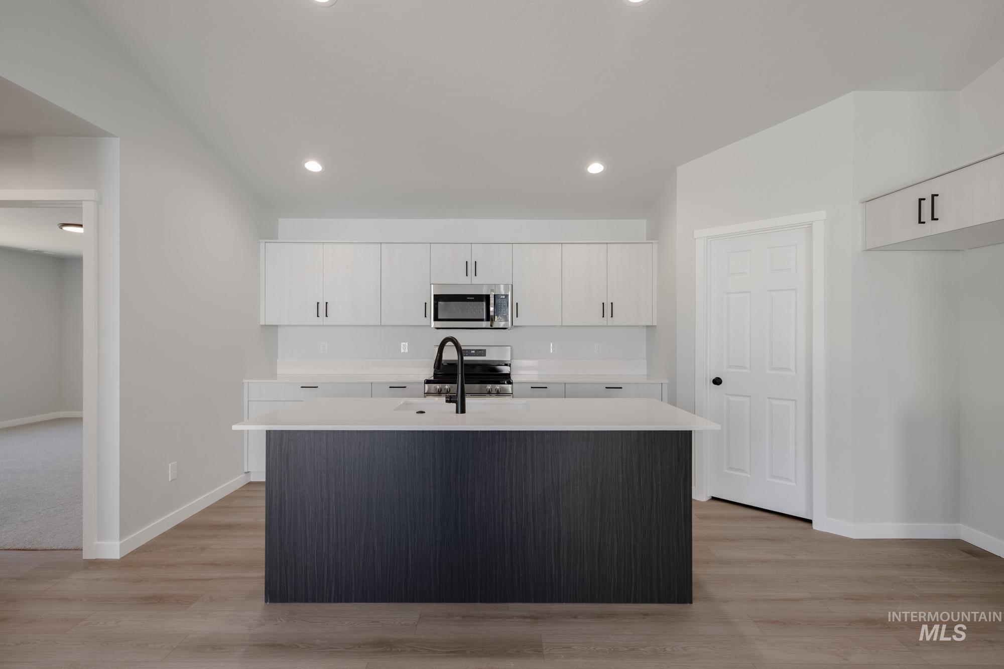 344 N Cranesbill Ave