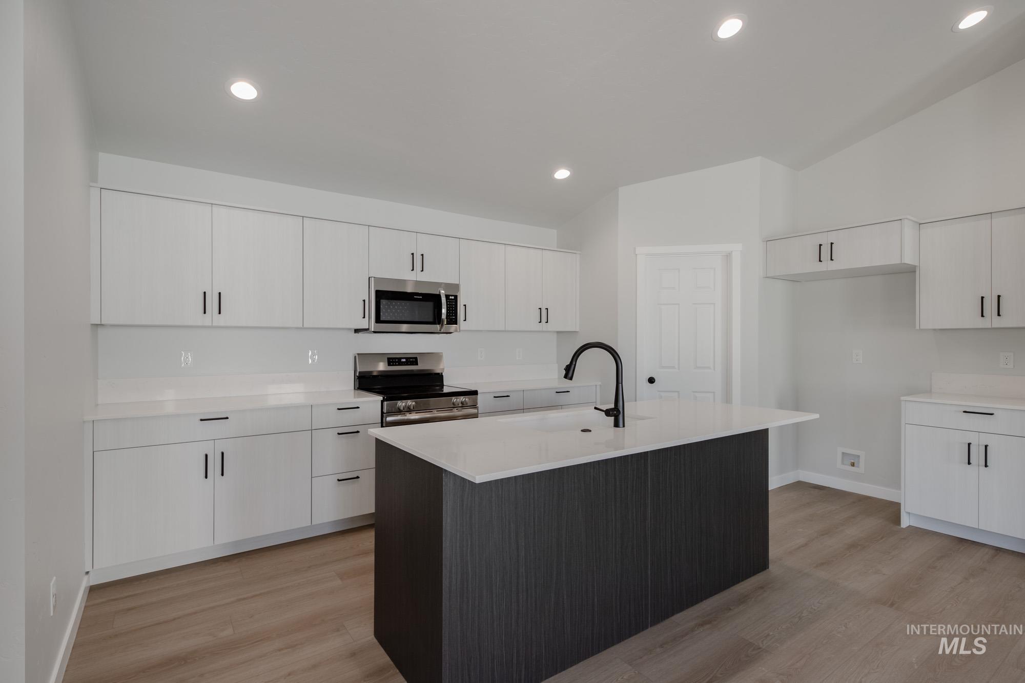 344 N Cranesbill Ave