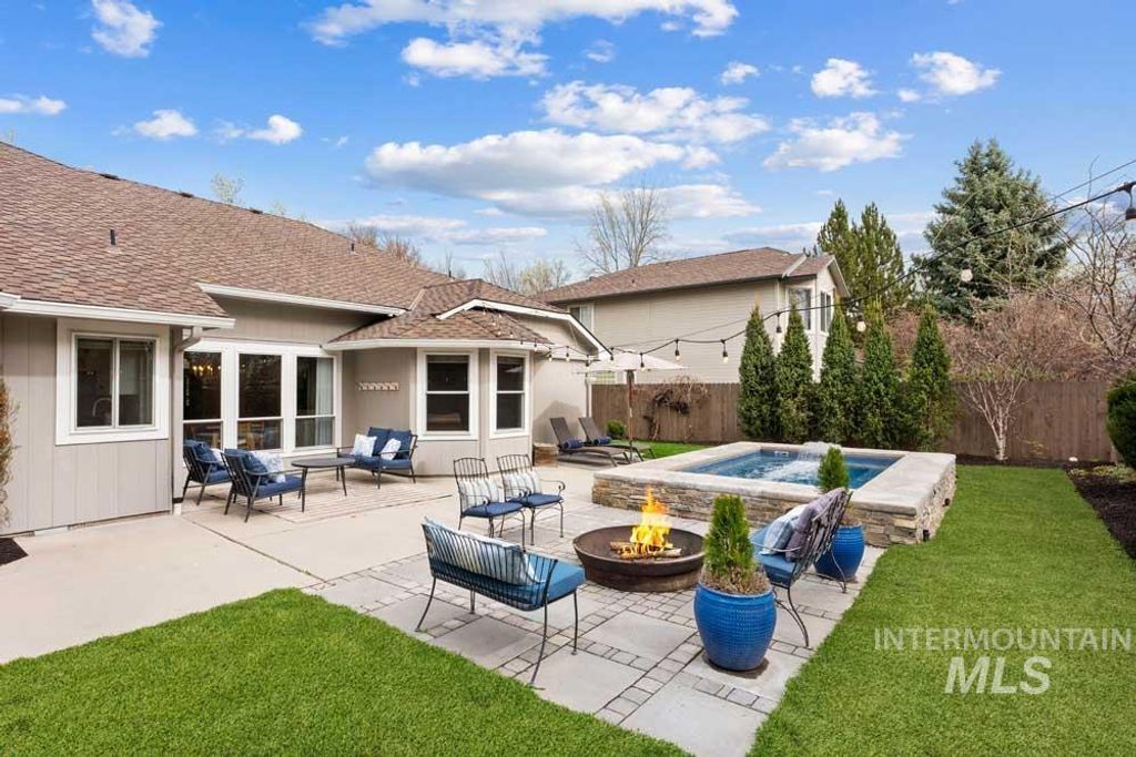 Photo of 8051 W Burntree Ct, Boise, ID 83704 (MLS # 98979652)