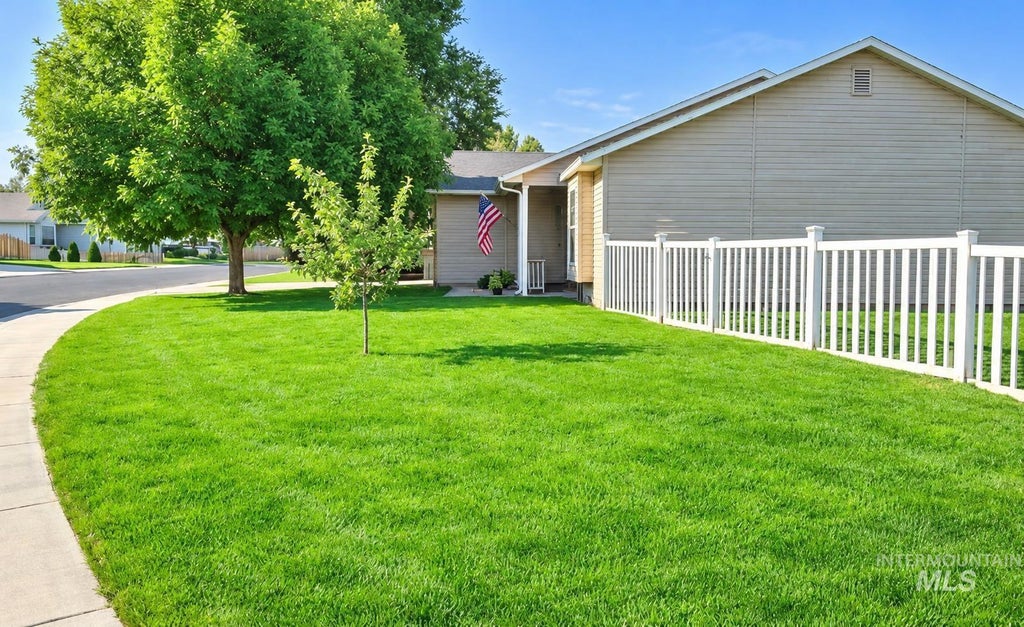 Photo of 544 Knights Circle, Nampa, ID 83687 (MLS # 99000301)