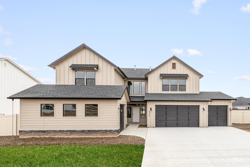 Photo of 806 SW Jayhawk St, Mountain Home, ID 83647 (MLS # 98995328)