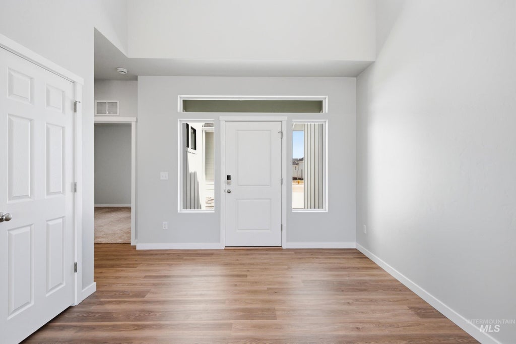 Photo of 806 SW Jayhawk St, Mountain Home, ID 83647 (MLS # 98995328)