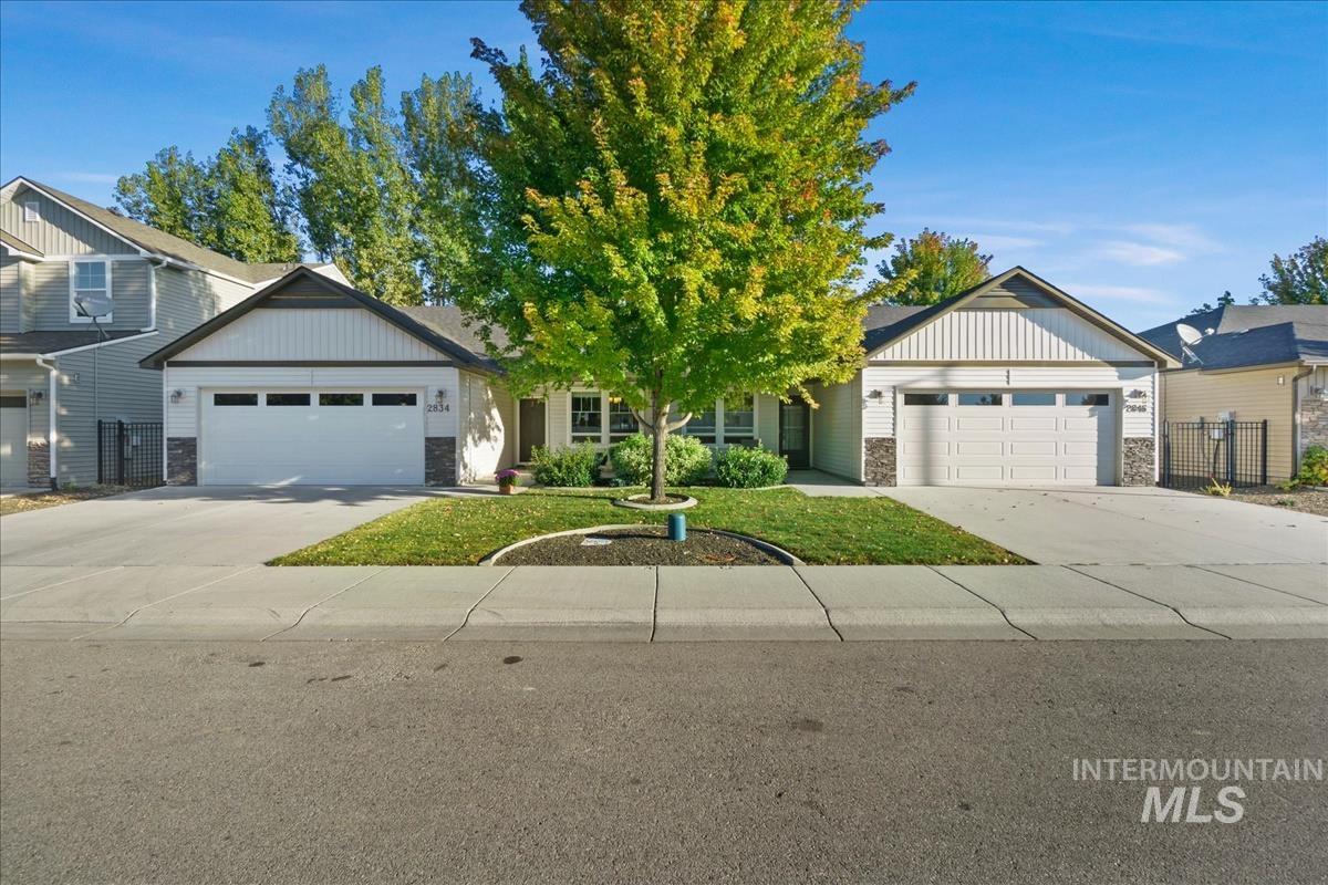 2834 E Clarene Dr
