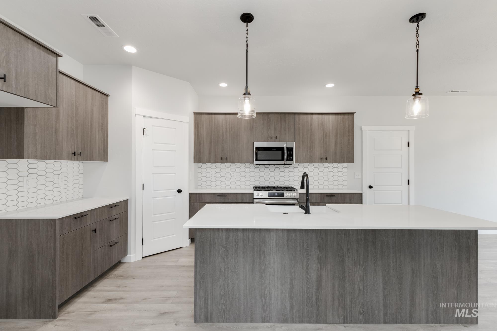 932 E Perjue Basin Dr