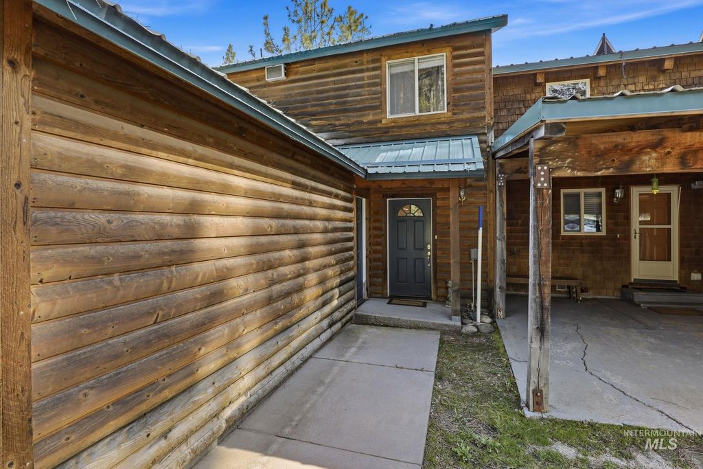 Photo of 35 Sunrise Dr, Garden Valley, ID 83622 (MLS # 98981140)