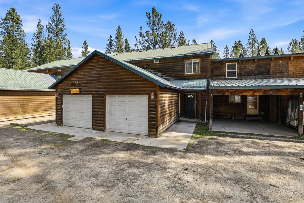 Photo of 35 Sunrise Dr, Garden Valley, ID 83622 (MLS # 98981140)