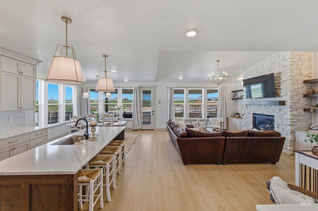 Photo of 540 E Jarvis Ct, Meridian, ID 83642 (MLS # 98981436)