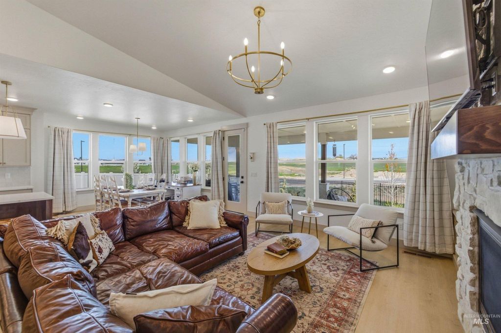 Photo of 540 E Jarvis Ct, Meridian, ID 83642 (MLS # 98981436)