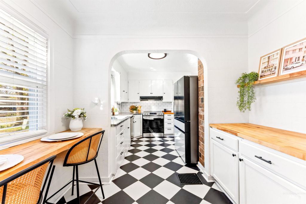 Photo of 3204 W Rose Hill St, Boise, ID 83705 (MLS # 98979731)