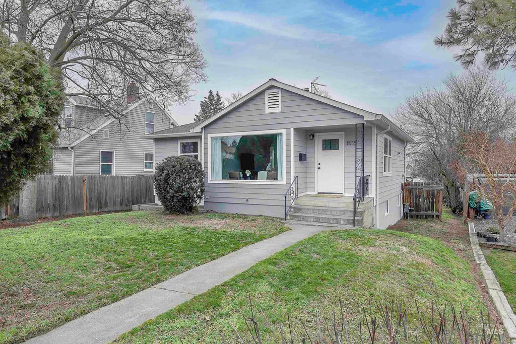 Photo of 1515 16th Ave, Lewiston, ID 83501 (MLS # 98973996)