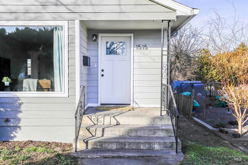 Photo of 1515 16th Ave, Lewiston, ID 83501 (MLS # 98973996)