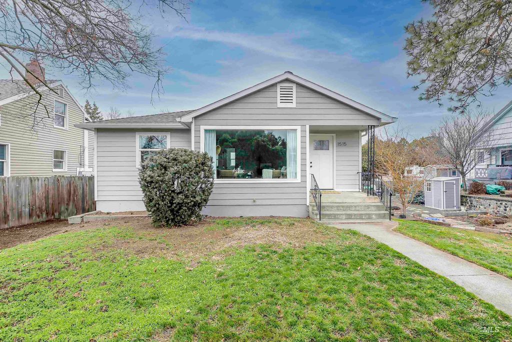 Photo of 1515 16th Ave, Lewiston, ID 83501 (MLS # 98973996)