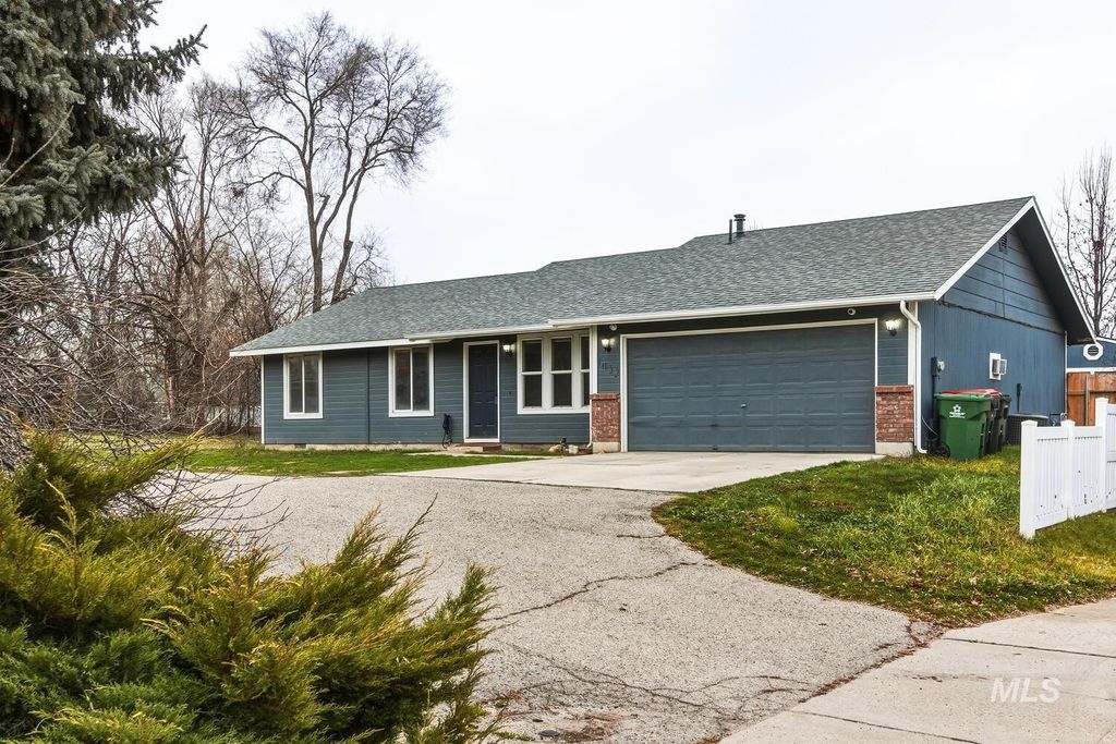 Photo of 1052 NW 5th Ave, Meridian, ID 83642 (MLS # 98972272)