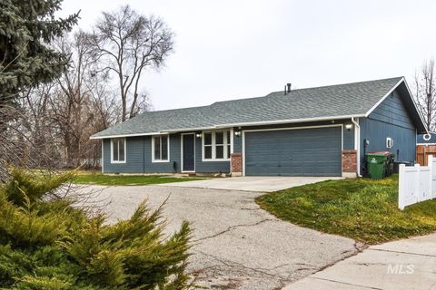 Photo of 1052 NW 5th Ave, Meridian, ID 83642 (MLS # 98972272)