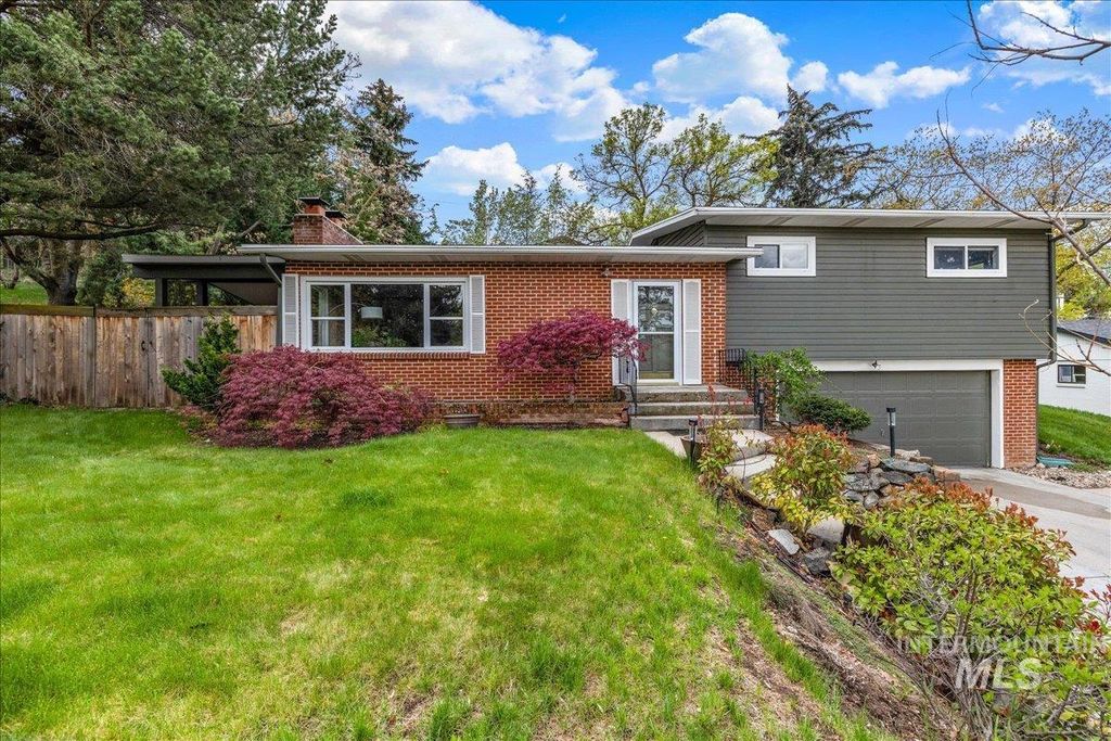 Photo of 1025 W Highland View Dr, Boise, ID 83702 (MLS # 98981123)