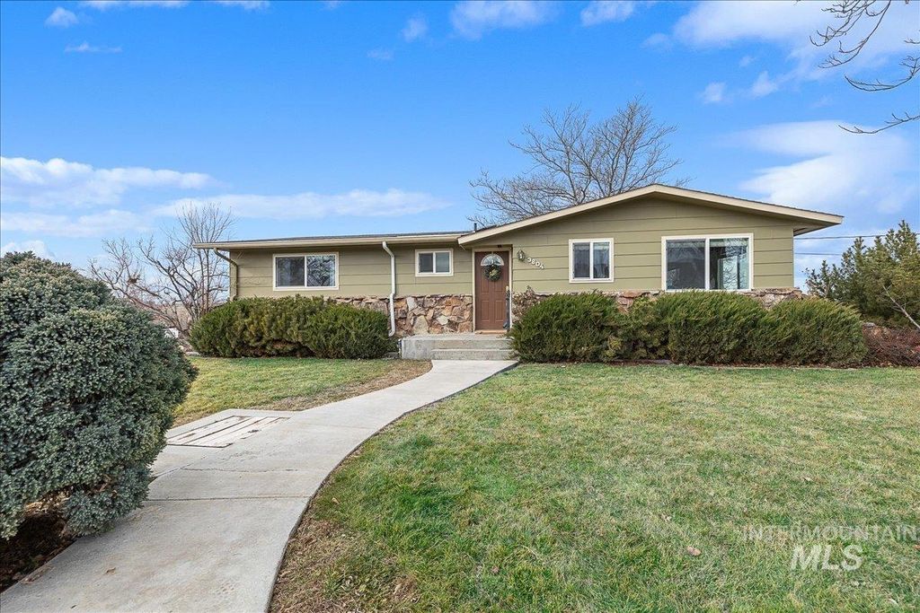 Photo of 3804 Dorman Ave, Caldwell, ID 83605 (MLS # 98974922)
