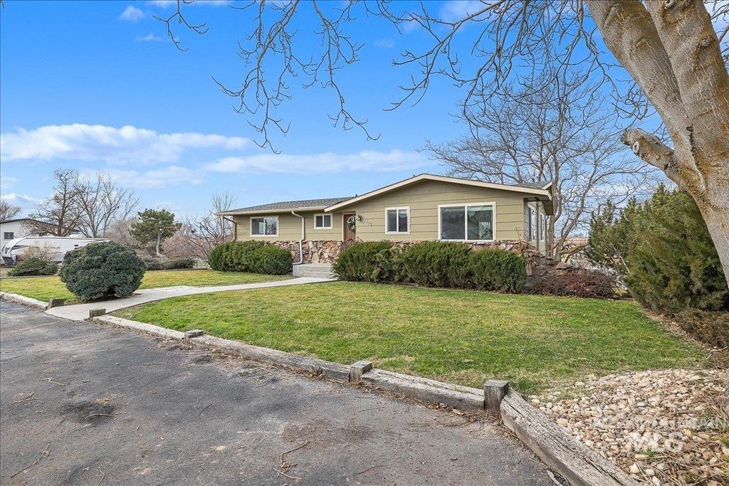 Photo of 3804 Dorman Ave, Caldwell, ID 83605 (MLS # 98974922)