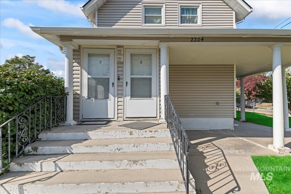 2204 S Montana Ave