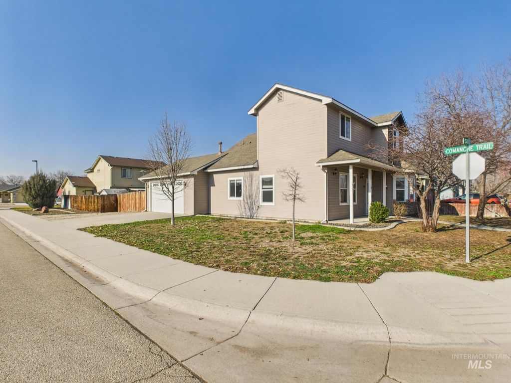 Photo of 819 Sioux Ave, Emmett, ID 83617 (MLS # 98972858)