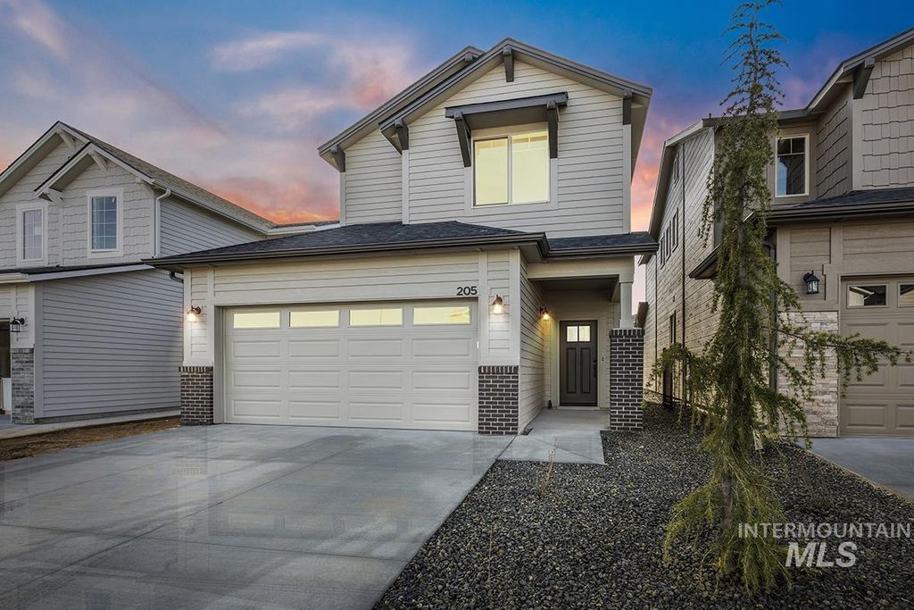 Photo of 205 W Broyhill St, Meridian, ID 83642 (MLS # 98974276)