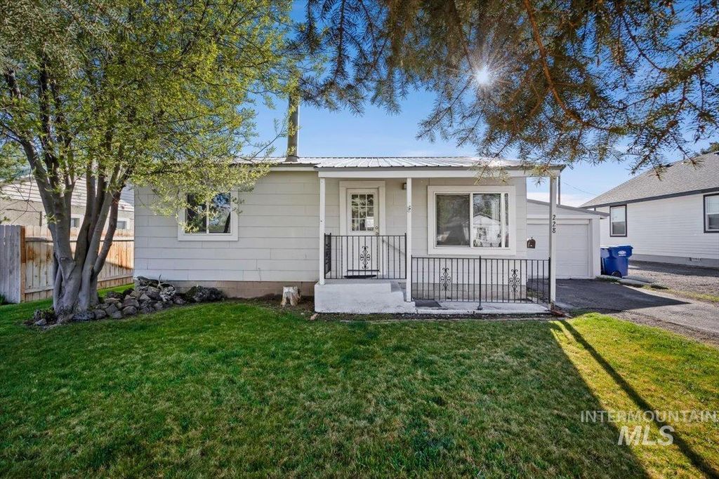 Photo of 228 Madrona Street, Twin Falls, ID 83301 (MLS # 98980877)