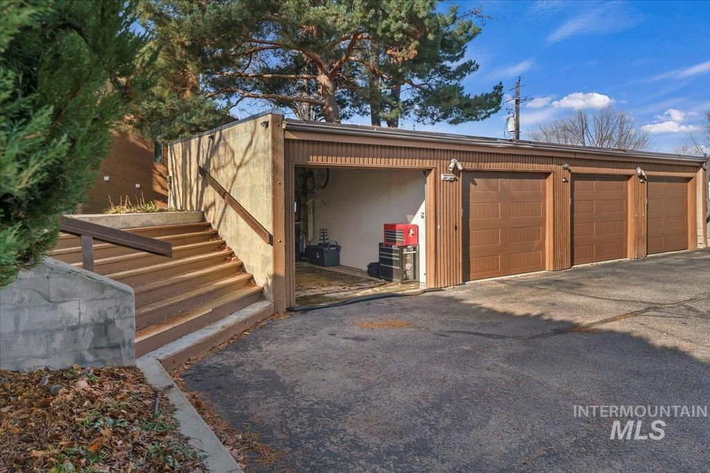 Photo of 1989 E Boise Ave, Boise, ID 83706 (MLS # 98971738)