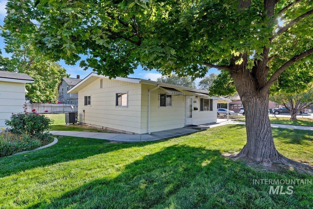 Photo of 1124 6th Street North ST, Nampa, ID 83687 (MLS # 99003533)
