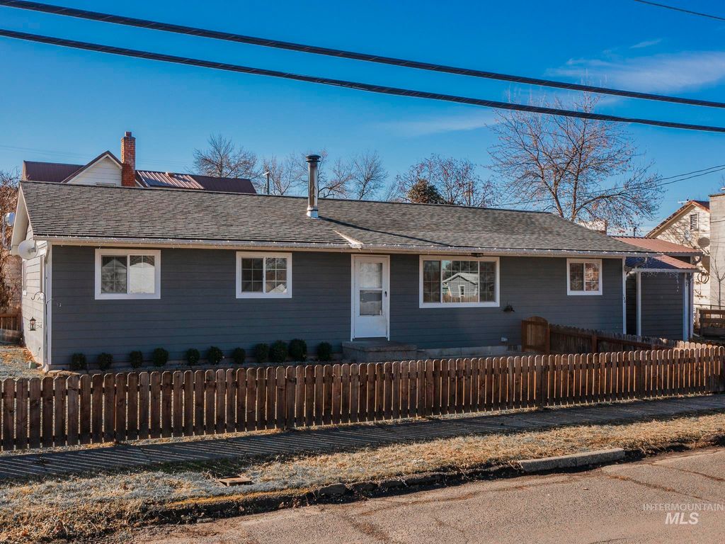 Photo of 130 E North 2nd Street, Grangeville, ID 83530 (MLS # 98974067)